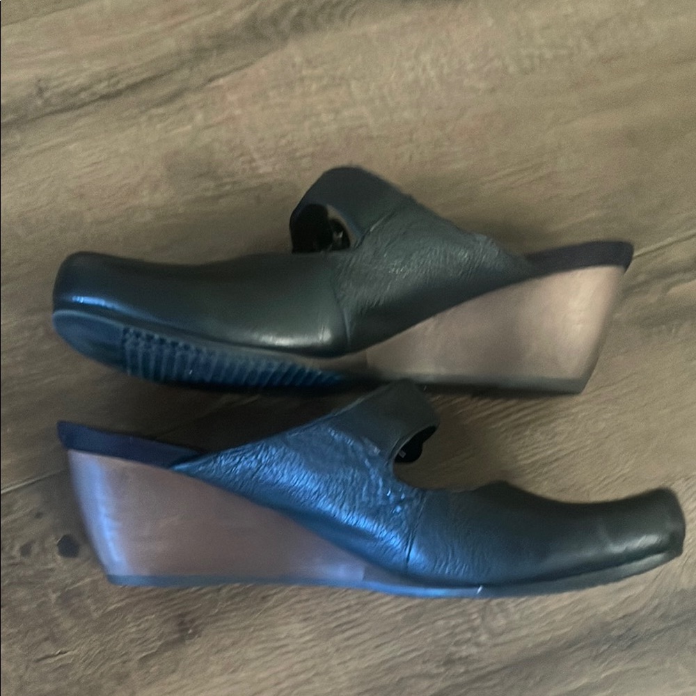 BareTraps Giddy Mary Jane Wedge Size 10 Fit a Size 9